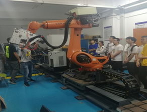 機電學院本科生走進機器人智能制造裝備實驗室參觀學習